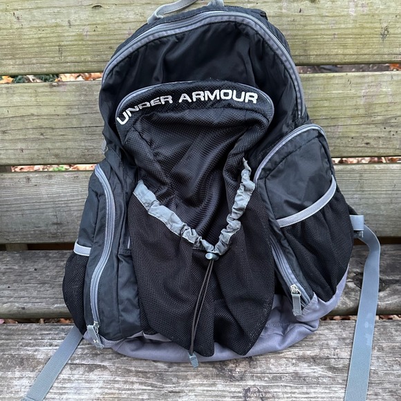 Under Armour Striker Soccer Backpack Storm Heat Gear Padded Adjustable Black - Picture 1 of 12